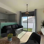 Bonito Piso Con Terraza Y Piscina, Cerca Del Mar *