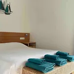 Bonito Piso Con Terraza Y Piscina, Cerca Del Mar 아파트 *