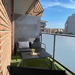 Bonito Piso Con Terraza Y Piscina, Cerca Del Mar 아파트 *