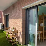 Bonito Piso Con Terraza Y Piscina, Cerca Del Mar 아파트